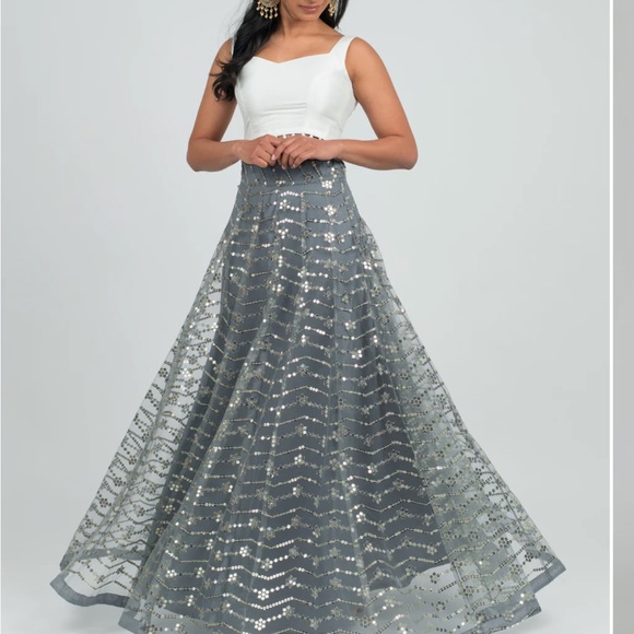 Saree - Top Size Small and Skirt Size XS - Picture 8 of 8